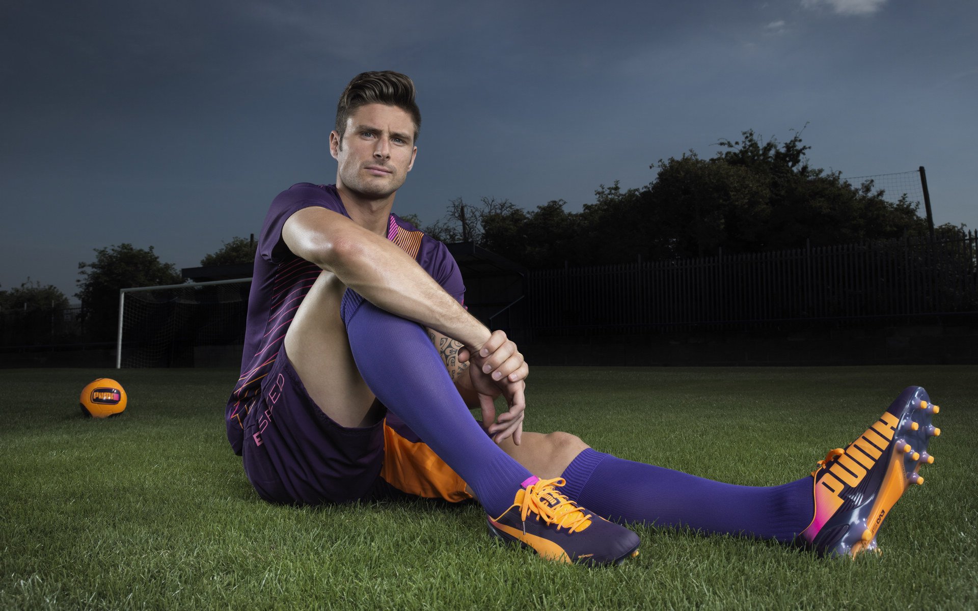 排球赛场焦点！葡萄牙队对阵意大利队，意外判罚引发热议，比赛氛围紧张